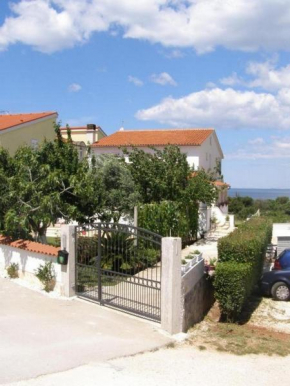 Apartments with a parking space Stinjan, Pula - 23546